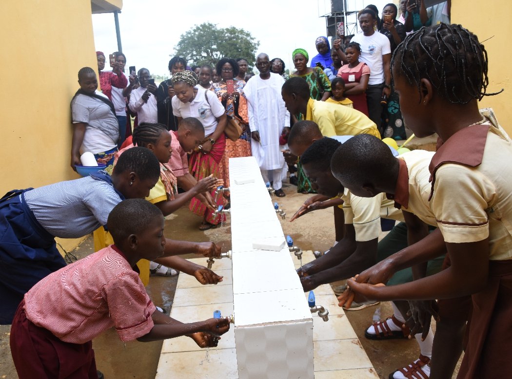 HopeDreamsOrg's tweet photo. On this World Water Day, and any other day, remember to wash your hands with soap and water! With the growing coronavirus pandemic, hand hygiene is essential to contain to spread of COVID-19 and other infectious diseases. 
#hdi
#SafeHands 
#WASHVirusesAway 
#WorldWaterDay https://t.co/ZdM3MqGctE