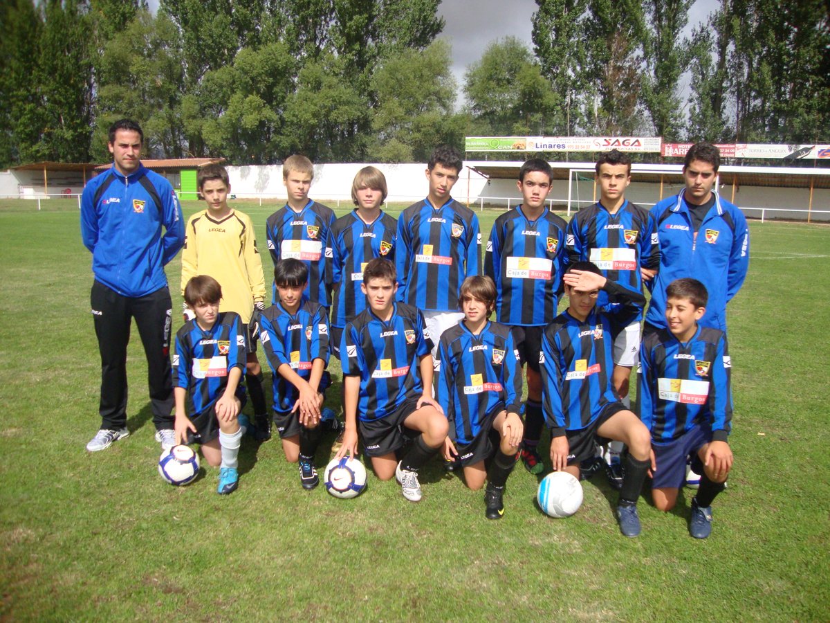 CDInterVA's tweet photo. #NingunFindeSinFutbol
#Yomequedoencasa
¿Que tal si buscamos en el baúl de los recuerdos interistas? 😍😅
#InterVintage https://t.co/7seABjgino