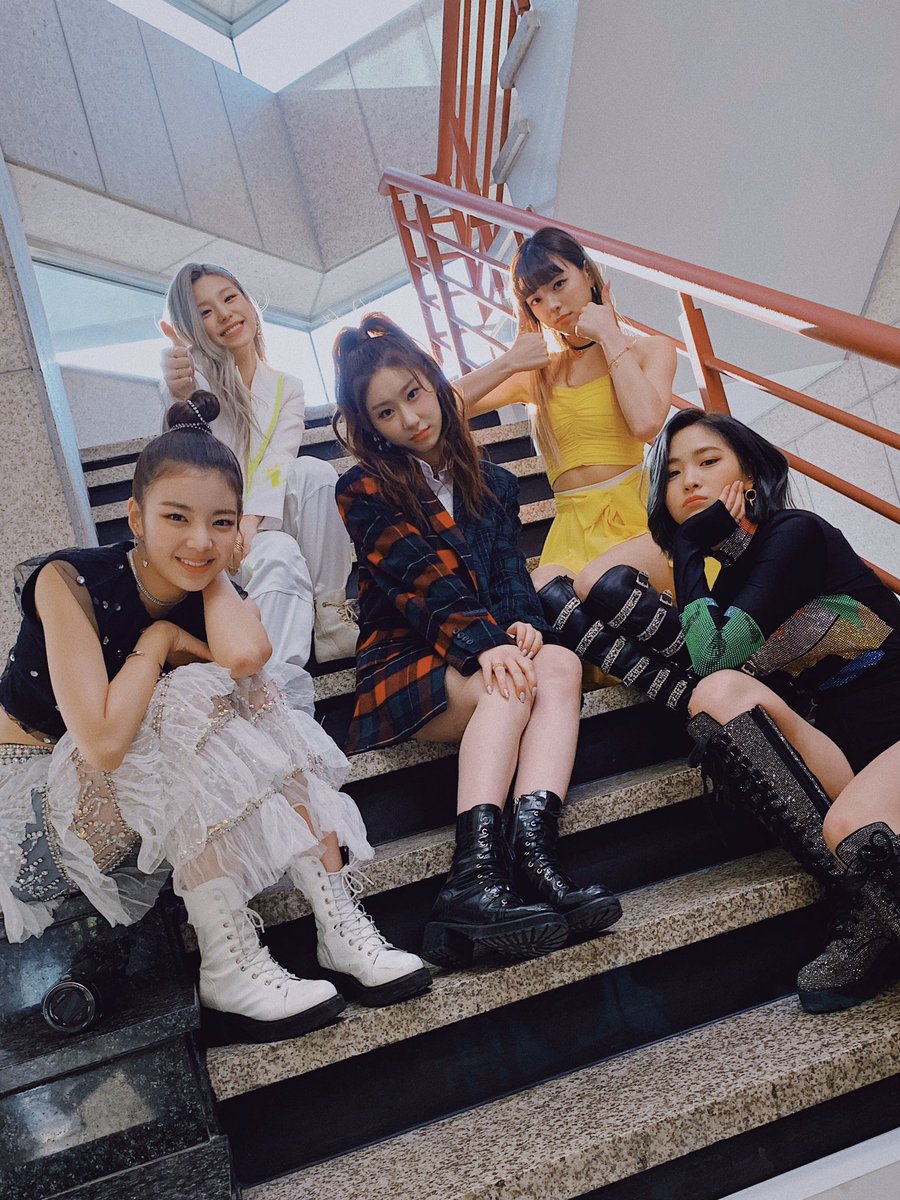 ITZY tweet media