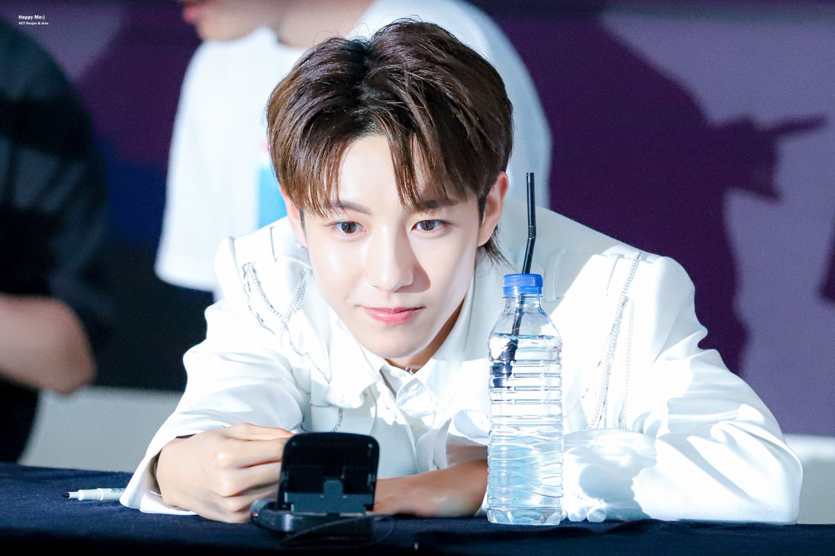 howhappy_me's tweet photo. 💚HAPPY RENJUN DAY💚
런쥔이의 21번째 생일을 맞이하여 소소한 이벤트를 준비했습니다>,< 
본 트윗을 RT해 주시는 분 중 총 4명(국내주소지 한정)을 추첨하여 아래 사진들로 제작한 A4액자를 보내드립니다! 당첨자 발표는 3/29(일) 런쥔시에😙
#HAPPYRENJUNDAY #세상은_런쥔덕분에_빛나 #런쥔 https://t.co/Fflq5XUw88