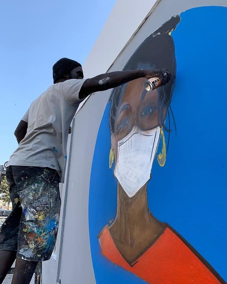 Je suis totalement fan de ce projet de sensibilisation contre la maladie #Coronavid19 de l’Université de Dakar en collaboration avec des jeunes artistes. 🥰✅🧼