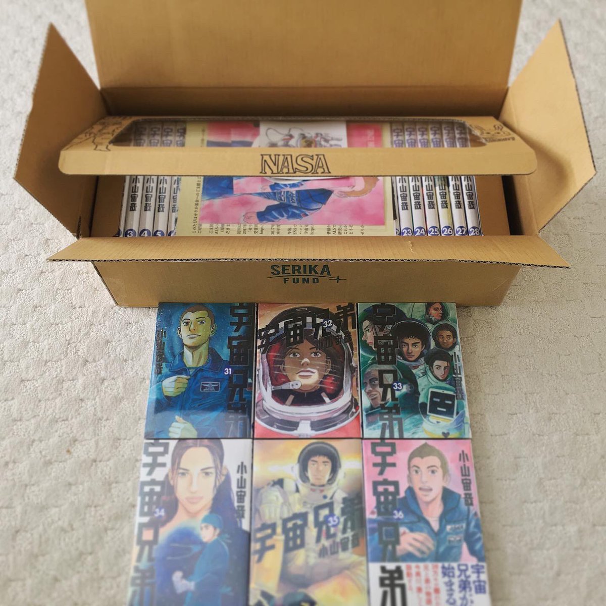 マサフミ 先月の誕生日プレゼントに貰った宇宙兄弟全巻セット 確かに欲しいと言った事はあったけど全く予想出来なかった パッケージもイラスト入りで素敵なデザイン 宇宙兄弟 全巻セット