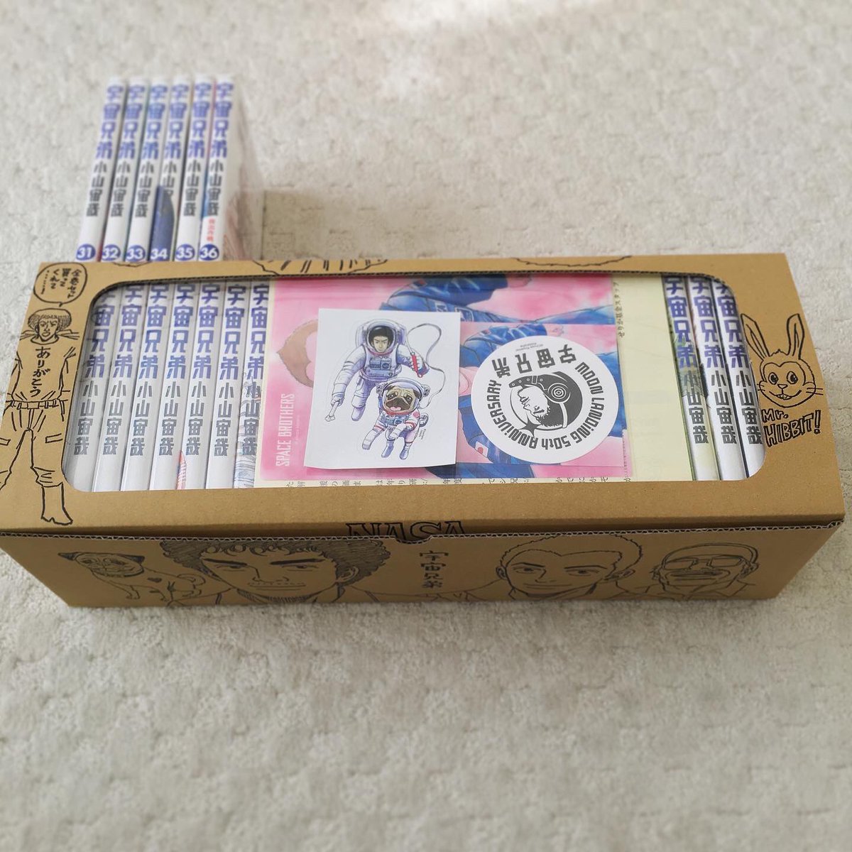 マサフミ 先月の誕生日プレゼントに貰った宇宙兄弟全巻セット 確かに欲しいと言った事はあったけど全く予想出来なかった パッケージもイラスト入りで素敵なデザイン 宇宙兄弟 全巻セット