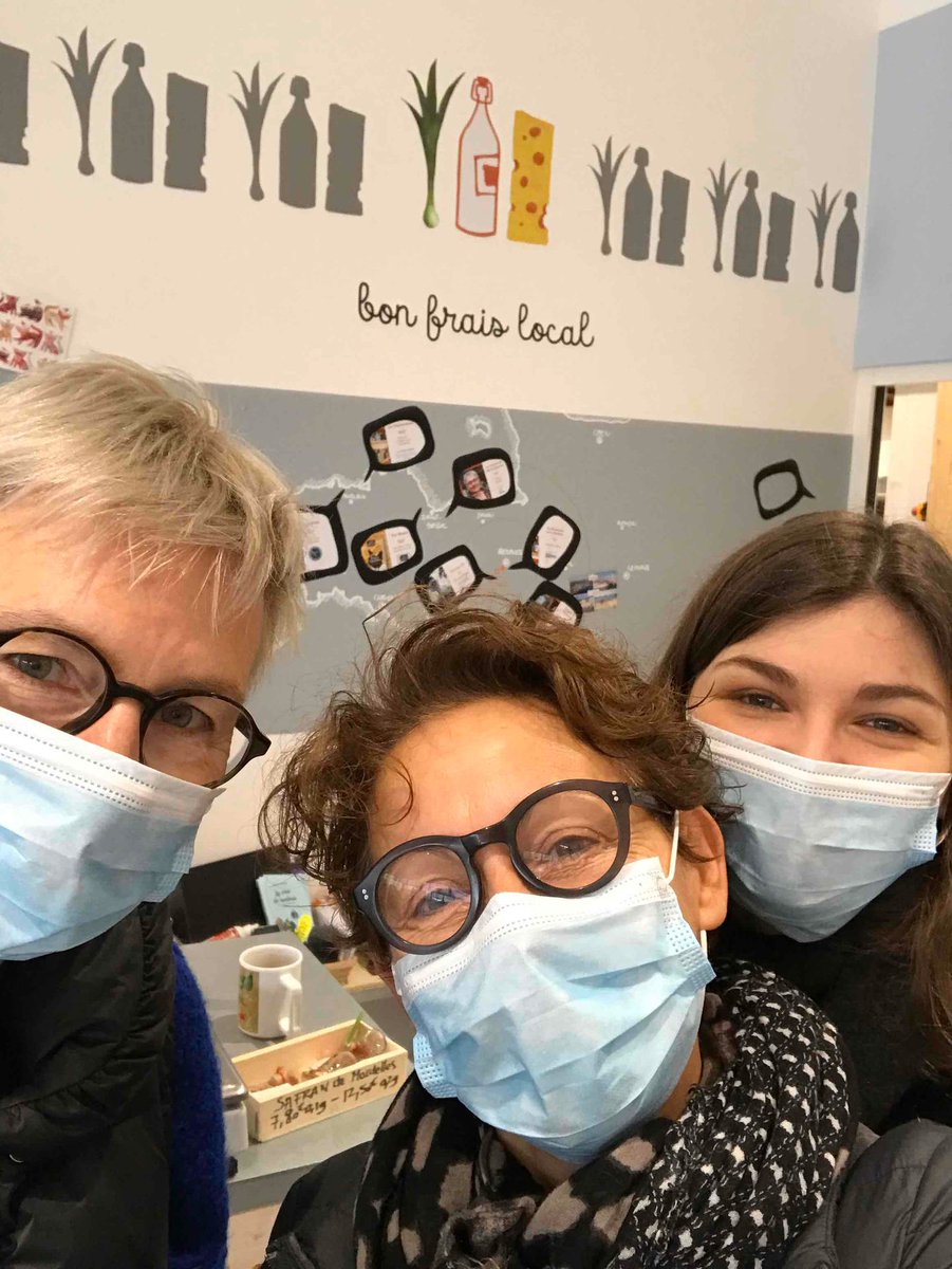 comptoirdeshall's tweet photo. Pour vous faire 😀 en ce dimanche matin. Nouvel  uniforme au #comptoirdeshalles #mordelles. 
Nous sommes là jusqu’à 13 h et ensuite we bien mérité. Retour mardi 9 h 30. https://t.co/FvC9WkkfbI
