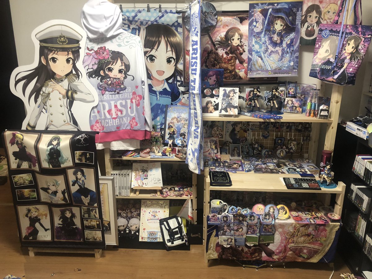 なとー わんこofサイゲ Twitterissa 真ありす祭壇完成 まだまだ調整は必要だけど とりあえず仕上がったぞーー まだ余白あるのでまだありすグッズ置ける余地あるぞ 等身大ありすパネルが小さく見える不思議w 橘ありす