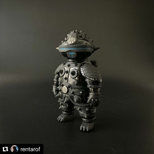 toky_jp's tweet photo. *
.
For overseas customer

TOMODACHI Sofubi is not currently accepting orders by e-mail &amp; DM. 
Please purchase in the online shop in the near future. 
And even at that time you can not purchase by e-mail &amp; DM. 
This is because customers who buy directly … https://t.co/HaoXj7sT03 https://t.co/bAGkO1Z3Sa