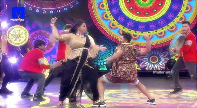 ETtFDNfU4AESUf_?format=jpg&name=small