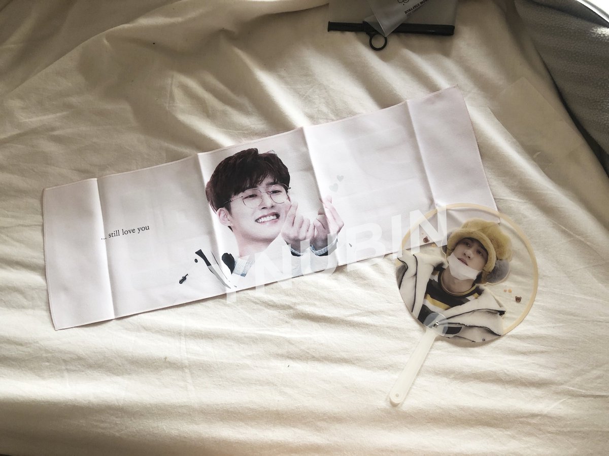 ynubin's tweet photo. since hanbin decided to breathe and post his second demo i decided to giveaway 1 of my many hanbin slogans. to enter all u have to do is rt, like this, must follow me and ikonics only! (i’ll be checking)

2 winners: 1 slogan, 1 trans handfan

this ga is worldwide so goodluck! https://t.co/LdSSTdoko2