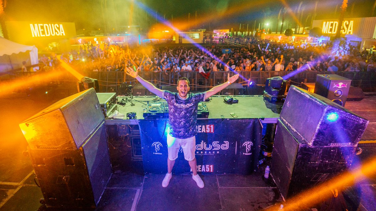 ATENCIÓN 💥🦠 Seguimos con el confinamiento y para haceroslo más ameno: 
HOY Domingo 22 Marzo a las 19:00h haré un streaming de mi set COMPLETO en Medusa 2018 en mi página de FACEBOOK.com/Arzadous

#yomequedoencasa 

RT para que llegar a más gente 🙏❤