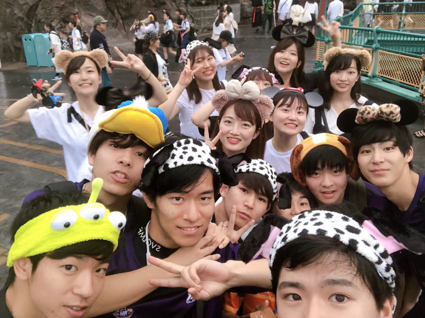 Twitter 上的 早稲田フットサルサークル Arroz F C Arroz Disney 公式的なイベントではないですが 6月頃に1 2年でグループに分かれてディズニーに行ったりします モノクロコーデしたり 耳つけたりと統一感ばっちり 先輩と仲良くなれること間違いなし