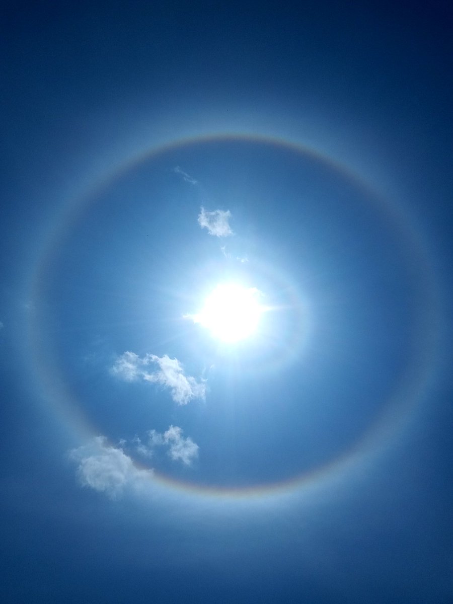 mavegietable's tweet photo. LOOK UP THE SKY NOW
#STREPS_FREEZE https://t.co/4PvaUDk6UY