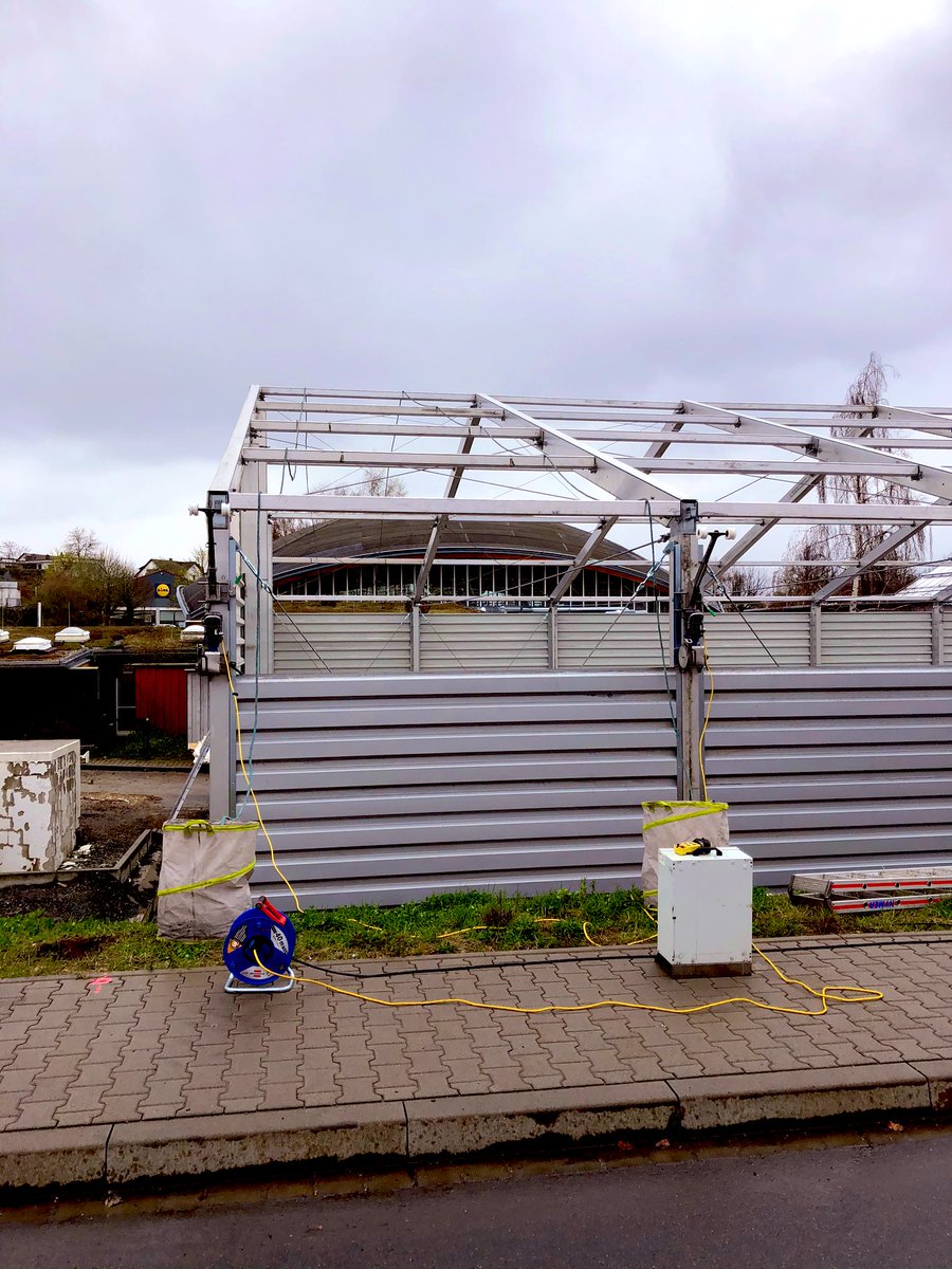 Tbs2015De's tweet photo. Work in progress , good to be have our Tentmaster for this small place ...arround the structure https://t.co/92xBro3gIU