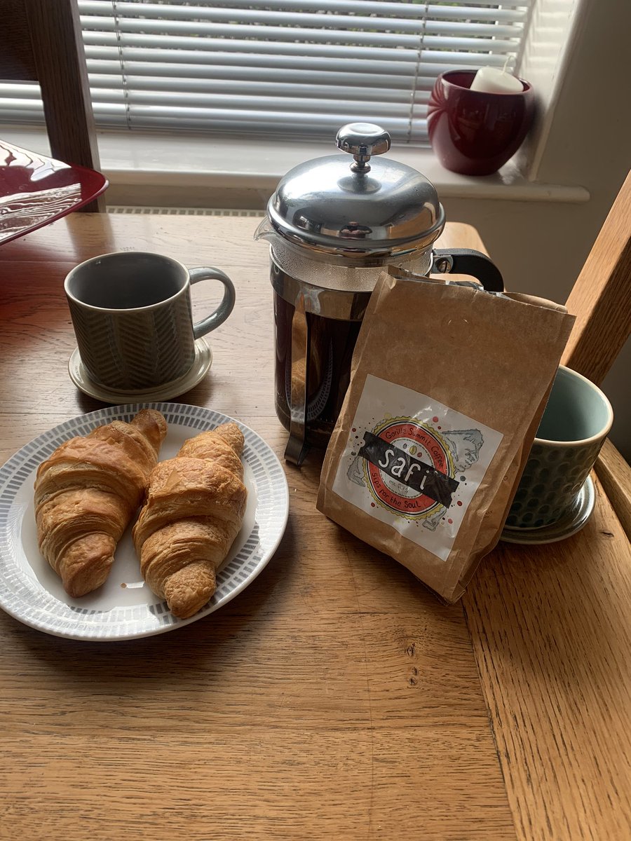 Captwaito's tweet photo. @kirsty_waites @safi_coffee @easthullrobbo Mother’s Day Coffee &amp; Croissants ☕️🥐❤️.. for a special Mum &amp; Wife x x 
Last of our lovely @safi_coffee will need to pick up some more 👍🏻 #HappyMothersDay2020 https://t.co/KJZlwTOu5c