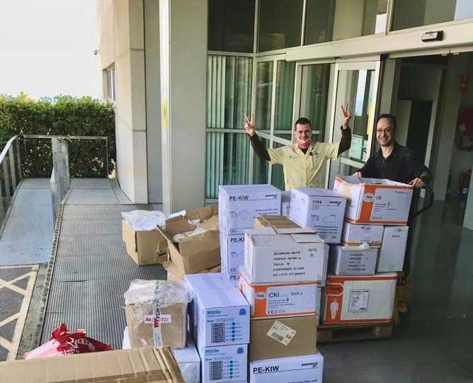 matarocat's tweet photo. 🙏🏥L'Hospital de #Mataró agraeix les donacions de material de protecció rebudes, equivalents al necessari per funcionar un dia sencer
🔸Si la teva empresa disposa de mascaretes FFP2 i FFP3 o bates impermeables, contacta-hi:
☎ 609 850 617
📩 alopez@csdm.cat 
#coronavirus https://t.co/GsHbro7JXf