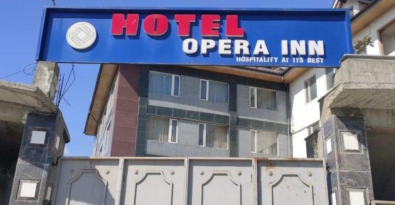 Hurrain_Shah44's tweet photo. #Coronavirus:Authorities seal hotel Opera Inn at #Chatabal for voilating Govt order.
https://t.co/7LBnutoDS0
#Kashmir https://t.co/AbKHb5rGIs