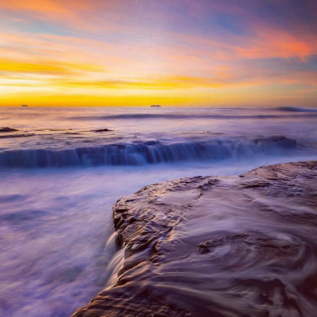Ocean waterfalls at sunrise with stranded cruise ships on the horizon. A lovely morning at Coledale.

#northernillawarra #visitnsw #sky_sultans #igerssouthcoastnsw #australiagram #wow_australia2020 #ig_australia #visitwollongong #sunrise_and_sunsets bit.ly/3amvQAd