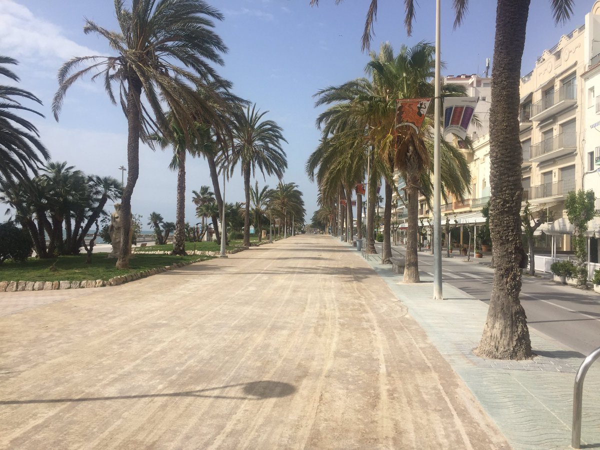 edwinwinkels's tweet image. De zon schijnt in NL. Hier ook. Uitwaaien op strand kan aanlokkelijk lijken, of flaneren over de boulevard. Niemand die er hier over peinst. #BlijfThuis