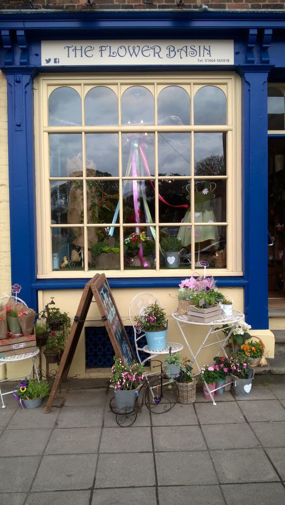 MeltonTown's tweet photo. On Mother’s Day 2020, when perhaps it matters more than ever, thanks to @TheFlowerBasin for delivering these lovely flowers - at a safe distance😊!

#shoplocal #MeltonTown  #TakeawayWorld #MothersDay https://t.co/YeDkVeovvM