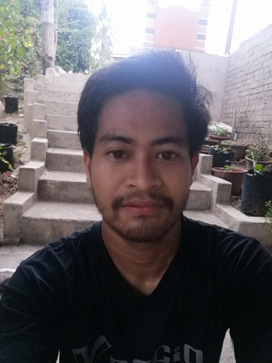 AmiruddinJusoh's tweet photo. Kekal aktif, naik turun tangga di rumah je...
#StayAtHomeChallenge #Covid_19 #activfit #Malaysialockdown https://t.co/8E1ZFe0krU