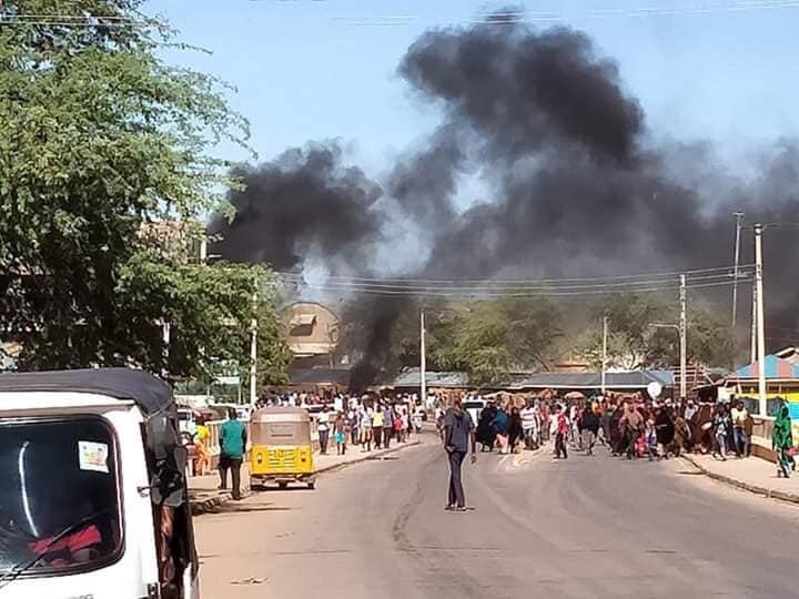 FrankMtetezi's tweet photo. Mandera  Residents started protesting after Governor Ali Roba t banned sell of Miraa, This was a decision made to minimize the spread of the CoronaVirus in the area but these guys are chanting no Miraa no peace !! #IgnorantKenyans https://t.co/98Jli2R1ot
