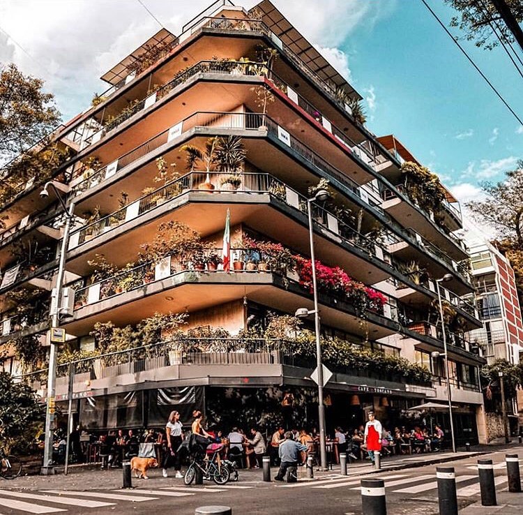StrawberryTours's tweet photo. La Colonia Roma in CDMX holds galleries, vintage shops, "taquerías", markets, bars &amp; art nouveau, art decó &amp; Neo-colonial architectural styles!🤩👀🍓🇲🇽
.
.
#StrawberryTours #StrawberryToursMexicoCity #disruptingtheindustry #creativefreetours #MexicoCity https://t.co/hy58GgDIe4