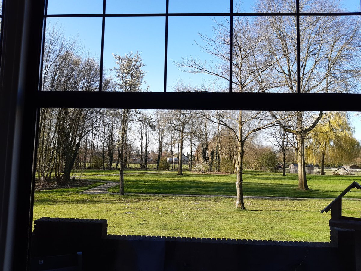 Een eerste groet vanuit m'n hospicekamer in #Marianahof. Mijn vierde dag hier - Vier de dag! 

Ik ga niet zeggen dat dit de 'hangplace to be' is maar ze zijn hier zó lief en stellen alles in 't werk er een fijne tijd van te maken.

Dacht m'n hielkloof er ook maar zo over. Merde!