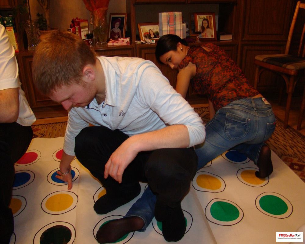 Игра твистер. Твистер дома. Игра твистер. Твистер для детей. Игра твистер.