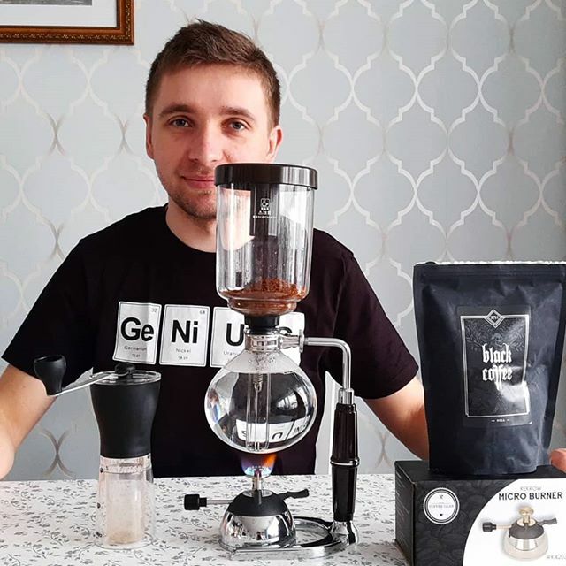 zzabrza's tweet photo. Jak chemicy piją kawę? Nie wiem, ale stawiam, że tak!
#coffee #kawa #coffedesk #brackcoffee #solberghansen #hario #rekrow #othertees #chemia #chemistry #chem https://t.co/kI1uQbR1pj https://t.co/aVgnO3k5jQ