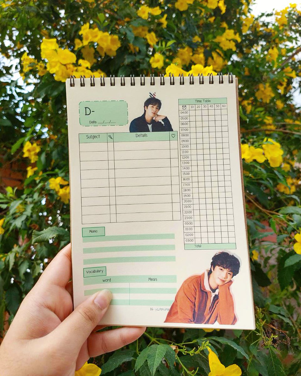 yd_item's tweet photo. เลิฟจ๋าาา สมุดแพลนเนอร์รายวันของหนุ่มๆ #NUEST มีพร้อมส่งน๊าาาา
เล่มละ 100 บาท แถมฟรีสติกเกอร์ไดคัท 1 เซตจ้า

ปล. ในเล่มมีครบทุกเมมเบอร์ (แบบลายในเล่มรูป 3และ4) 

รอบจัดส่งวันที่ 24 มีนาคมค่าาา ทัก DM มาสั่งกันได้น๊าาาาา > <

#INLOVENUEST8TH

#แผงลอยเลิฟ #ตลาดนัดnuest https://t.co/xAcXvHPKIX