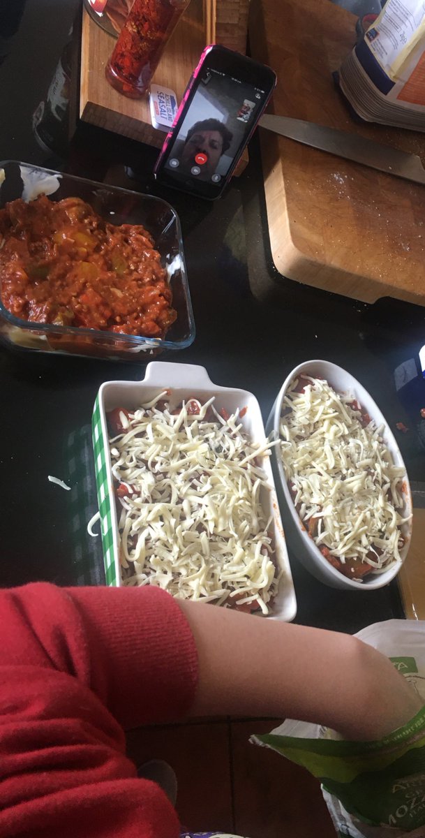FlavinTom's tweet image. Mai making lasagna with and for Nana for #mothersday2020 #StayHomeSaveLives #virtualcooking #makingmemories