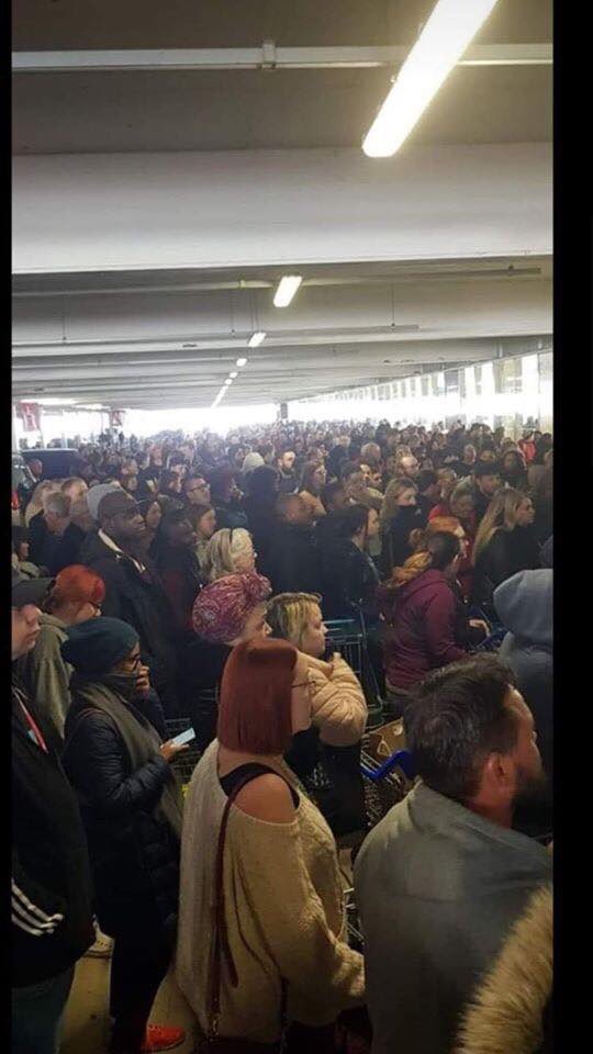 This is <a href="/Tesco/">Tesco</a> in #dudley this morning! For crying out loud; what are people doing! The West Midlands is a hot spot too!! Please <a href="/BorisJohnson/">Boris Johnson</a> <a href="/WMPolice/">West Midlands Police</a> can you do something to stop this! People please #SocialDistancing THIS IS SERIOUS!