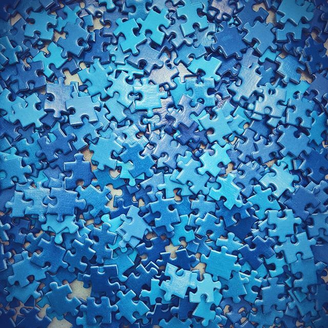 Fred_vr's tweet photo. Kinds of blue #vsco #vscocam #vscoitaly #puzzle #1000pieces #blue #braingames https://t.co/Jas0Pq1NAd https://t.co/34kskZYePJ