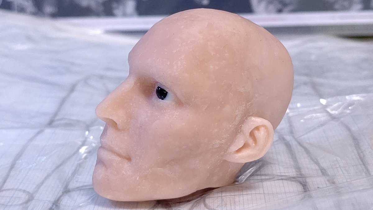 Mic ફ ર ર ક બલ સ ર うん 耳って 人によって形が様々だよね フレディの耳は 耳 珠が大きく張り出してて 対耳珠に被さるような感じになってるのが特徴的だなと思ったよ あと耳たぶがかなり小さくて 耳全体が薄い 全身 お肉が