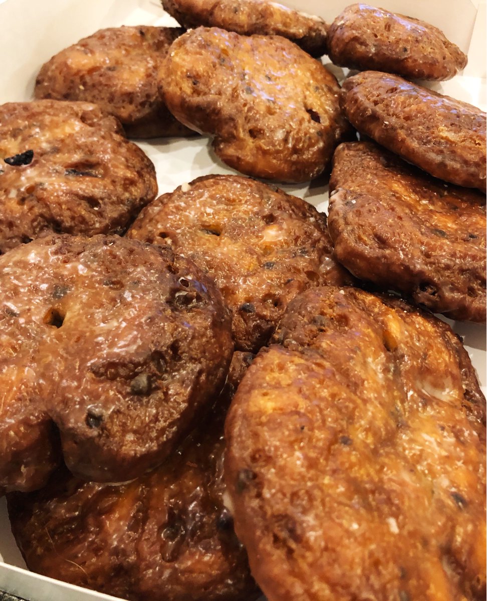goshen_grind's tweet photo. BLUEBERRY FRITTERS available NOW! And.....GO!
.
.
.
#goshengrind #blueberryfritter #drivethru #open https://t.co/iePMGDzkvg
