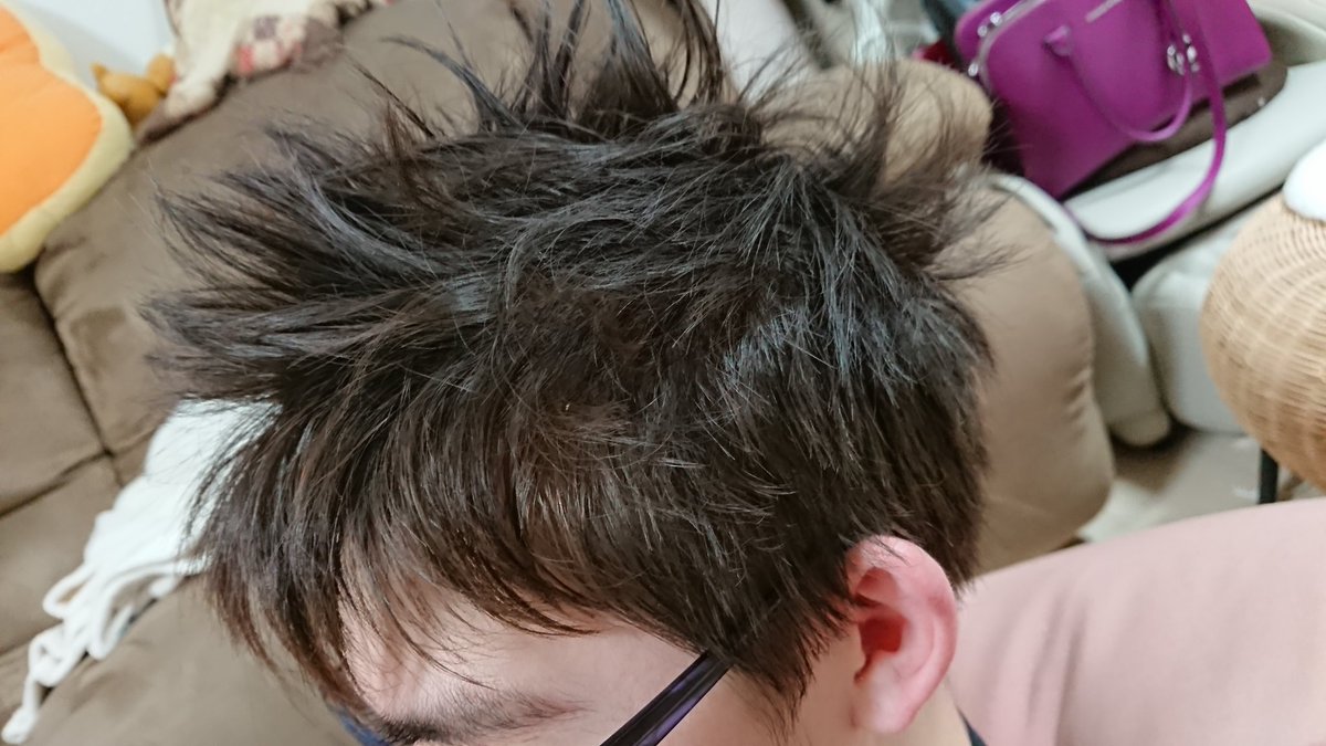 Ame 弟の寝起きヘア 前髪の長さが少し足りないけど 身長も足りないけど 天然黒尾ヘアスタイル 笑 全く手を加えてなくてこれだからスゴい どんな風に寝てたんだろうか 笑 ハイキュー 黒尾 ヘアスタイル 寝癖