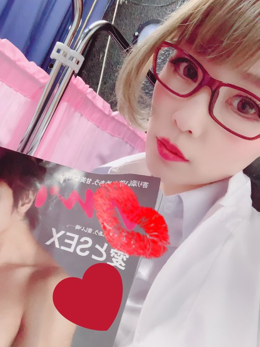 今週やっている初恋と保健室の先生のギャップがありすぎて、ちょっと心配でしたが、皆さんが少年のような笑顔でポラを撮りに来てくれるし、女の子にもえっちでよかったって言ってもらえて、やっぱりこういう演目はストリップだからこそ‼️って感じで最高だなと思いました❤️