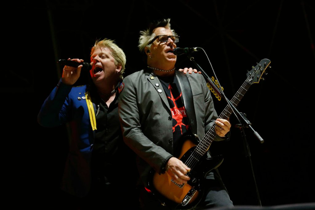 eldesconcierto's tweet photo. Fanático de @theoffspring que fue al concierto en Movistar Arena dio positivo por Coronavirus ▶  https://t.co/ODhNJBUXcl https://t.co/J4jvQMIVoQ