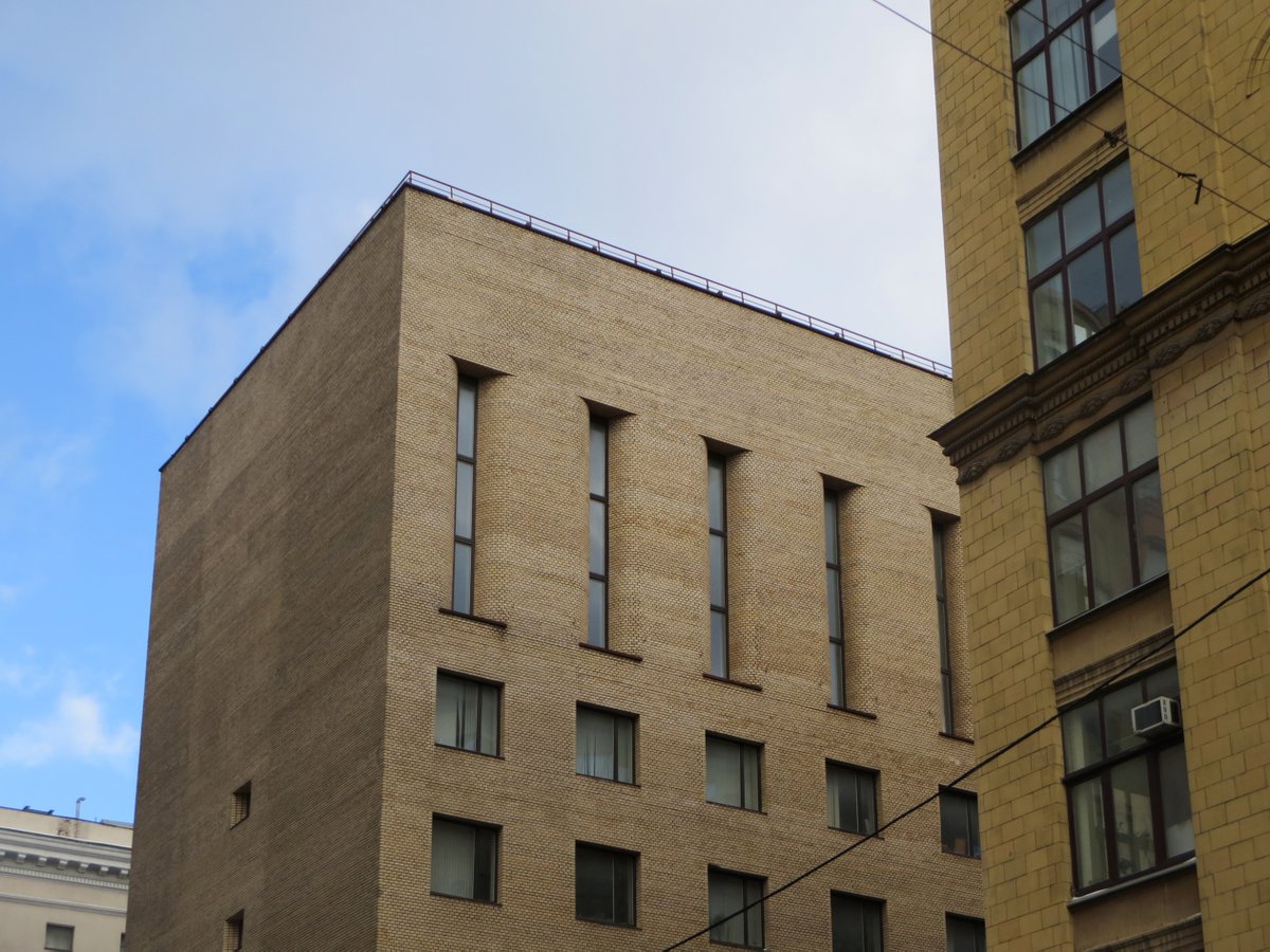 toiida's tweet image. Сделал фотографии «элегантной насупленной крепости» #MW #architecture #sovmod #licenseCC0