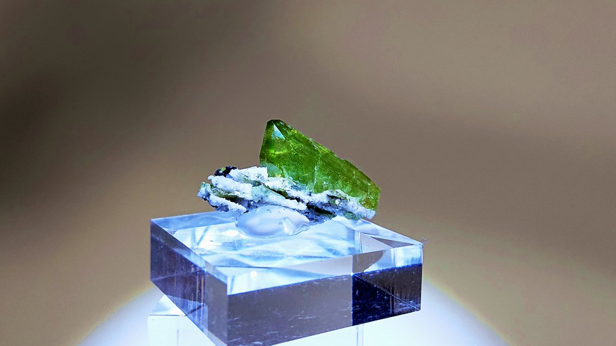 erythrite_man's tweet photo. 何ということでしょう
見るに堪えなかった写真達が匠（クリスタ）の手によってまあ��あ見れん事もない写真へと姿を変えました https://t.co/VxYxVjIN4V