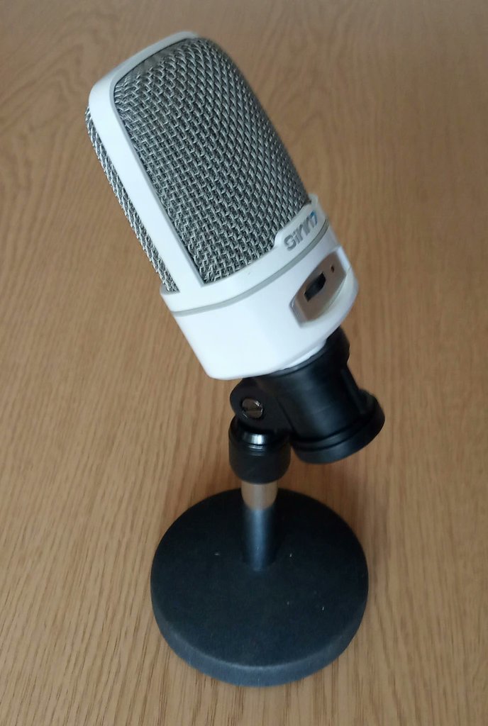 MainEvent2320's tweet image. W swoim domowym komentowaniu do tej pory miałem okazję używać dwóch mikrofonów. Do tej pory miło wspominam sinn7, który już w momencie kupna był cholernie ciężko dostępny. Potem to już przeskok na mikrofon plus konsolę audio i trzeba przyznać, że MXL 990 przeżył tysiące minut!