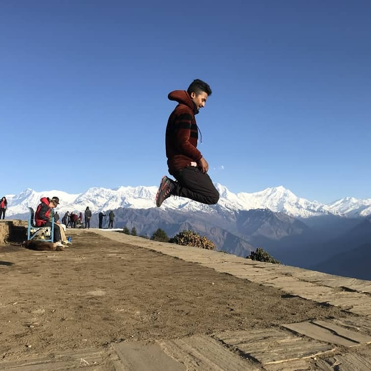 AimingL's tweet photo. A happy moment at Poon Hill. Ghorepani Poon Hill trek on March😀.
#Ghorepanitrek #poonhilltrek #sunriseonannapurna #annapurnamassif #grouptrek #aimingadventure #travelteam #grouppicture #trekking #nepaltourism #visitnepal #visitus #biki #bikiadventure https://t.co/3hw4MGiDEd