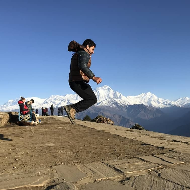 AimingL's tweet photo. A happy moment at Poon Hill. Ghorepani Poon Hill trek on March😀.
#Ghorepanitrek #poonhilltrek #sunriseonannapurna #annapurnamassif #grouptrek #aimingadventure #travelteam #grouppicture #trekking #nepaltourism #visitnepal #visitus #biki #bikiadventure https://t.co/3hw4MGiDEd