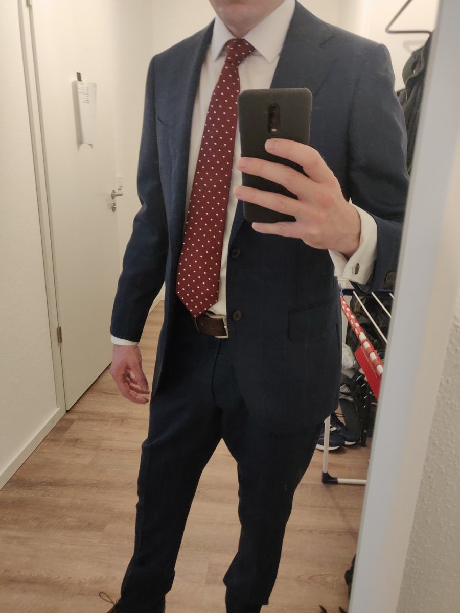 Trying to keep myself entertained.

#suitedgay #stayhome #suitfetish #gaysuitfetish