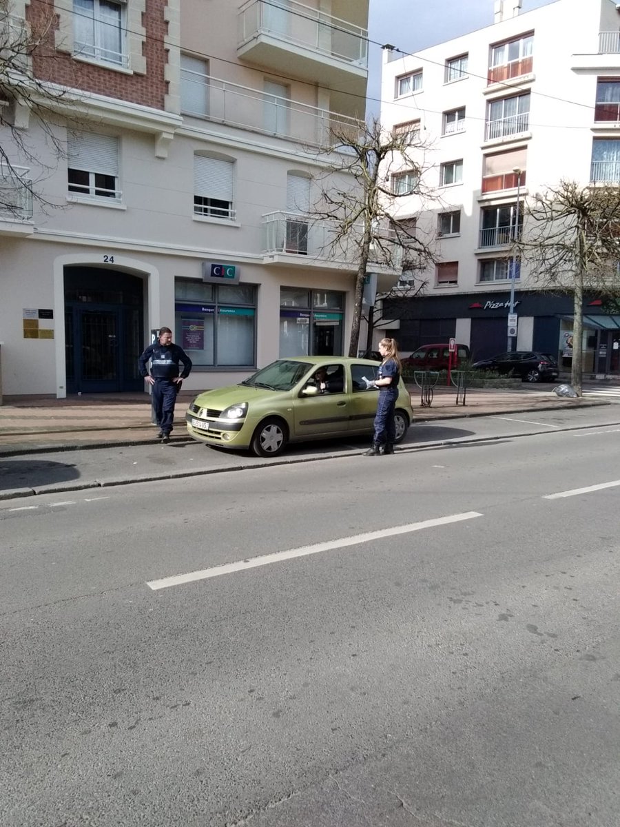 VilleChelles's tweet photo. Respectez les consignes de sécurité, restez chez vous, sauvez des vies. Pour vos déplacements indispensables, munissez-vous d’une autorisation. La Police municipale est mobilisée pour effectuer des contrôles et assurer l’application des consignes de confinement + https://t.co/58opgzDq8d