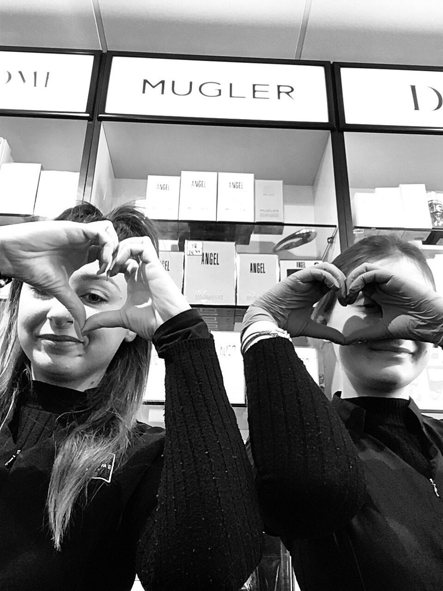 TpsIslington's tweet photo. We Are All In This Together, Supporting &amp; Sharing The Love!!!
Proud To Work For A.S Watson At This Time Of Uncertainty &amp; Extremely Proud Of Our NHS &amp; Frontline Workers!!!!  #teamsupersouth #yearoflove #ASWatson #TPS @stevendaytps @michelle_tyson1 @TPSPeople @ThePerfumeShop @NHSuk https://t.co/oc5mocw6Fi