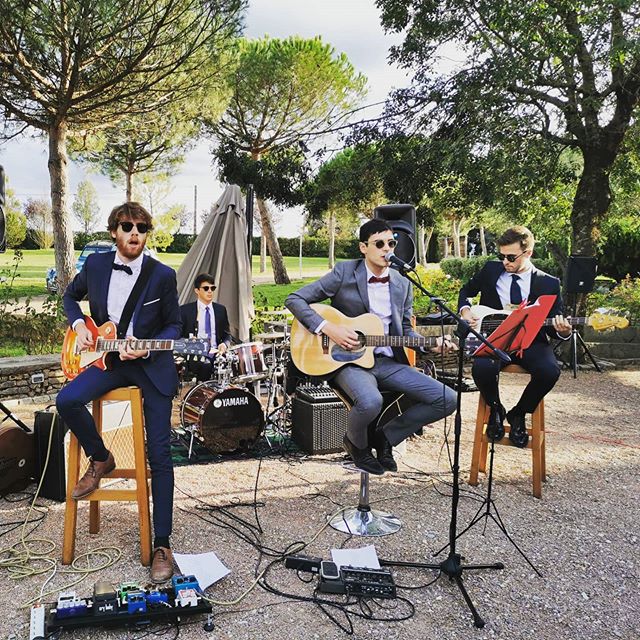 When I'm out in the street OH OH OH OH !

We miss these moments 😎☀️ We'll be back soon guys.

#rk #missyouguys #lyon #gig #outdoor #wedding #friends #guitar #acousticguitar #unplugged  #sunnydays #outinthestreet