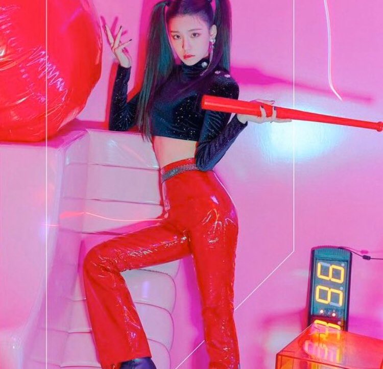 yeji (hwang yeji) and seulgi (kang seulgi)