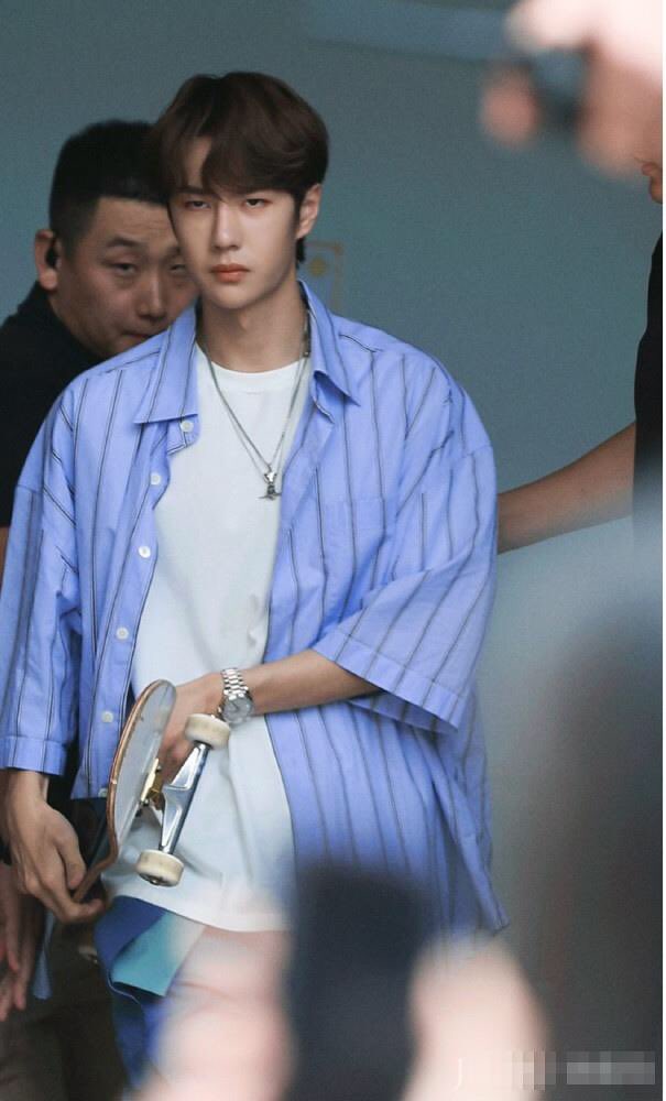 andfuckIST_'s tweet image. #YACE (yibo face): 🔪🔪🔪🔪