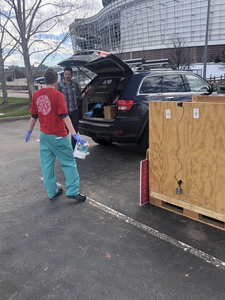 SethMedvinPR's tweet photo. Amazing show of support from the community already - today’s Personal Protective Equipment Drive @EmpowerField was scheduled to begin in 5 minutes. We’ve already filled five crates. Volunteers will be out here until 4 p.m.! https://t.co/f86FonrVQn
