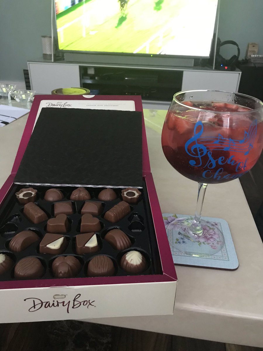 MsButsy's tweet photo. @JenderJen Never too early for gin Jen 🤪 https://t.co/GUvGWp83DW